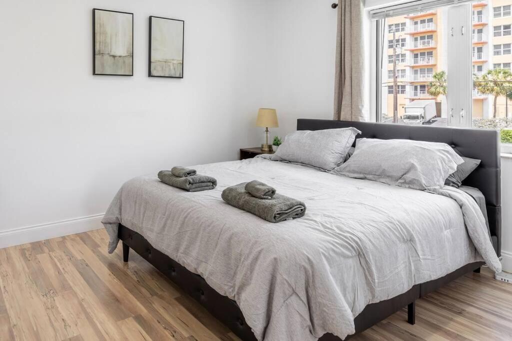 Seaside Escape Steps To Beach, Dining, Shopping And Olas! Apartamento Fort Lauderdale